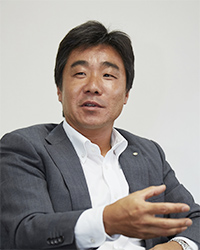 取締役執行役員　営業本部長　牧野太郎