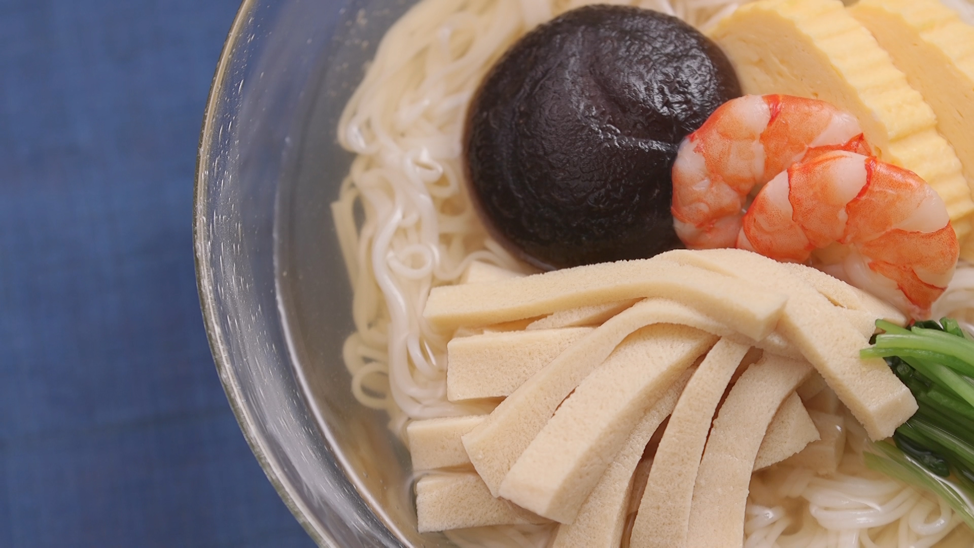 彩りそうめん こうや豆腐の含め煮のせ